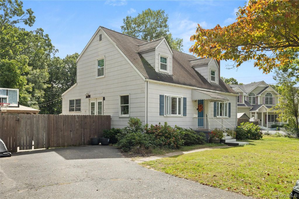 38 Muncey Road, Bay Shore, NY 11706 — photo 2