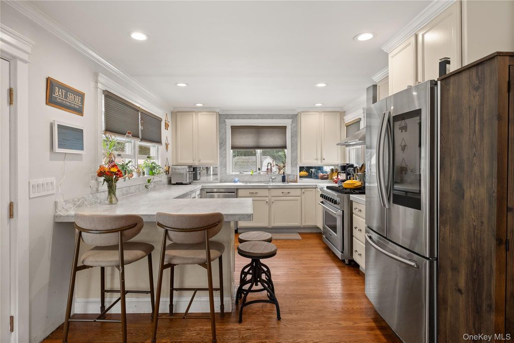 38 Muncey Road, Bay Shore, NY 11706 — photo 5