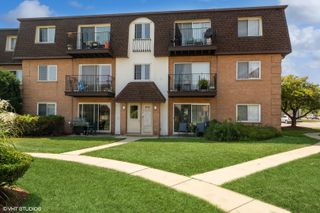 9470 Bay Colony Drive 2S, Des Plaines, IL 60016