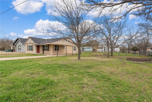 608 Hayes Street, Mcgregor, TX 76657