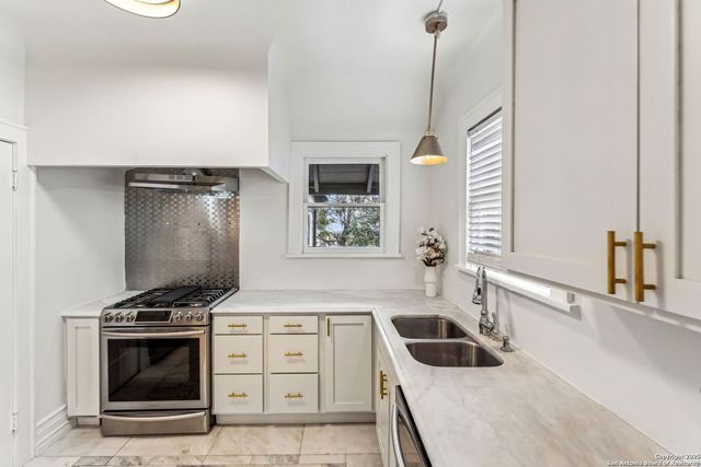 162 Davis Court, San Antonio, TX 78209