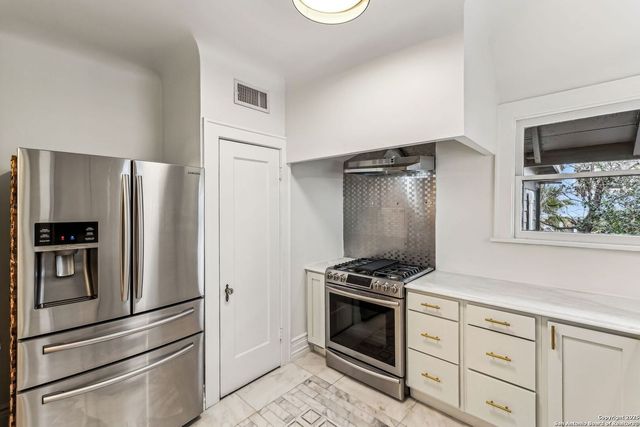 162 Davis Court, San Antonio, TX 78209