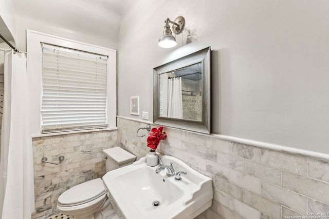 162 Davis Court, San Antonio, TX 78209