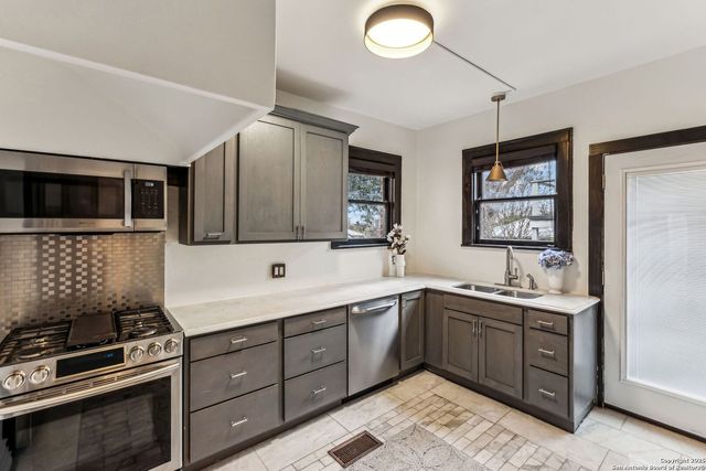 162 Davis Court, San Antonio, TX 78209