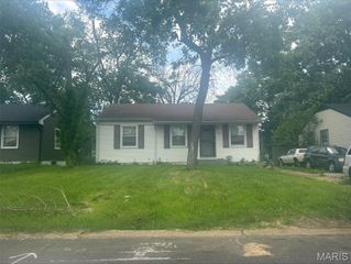 321 Midlothian Road, St Louis, MO 63137