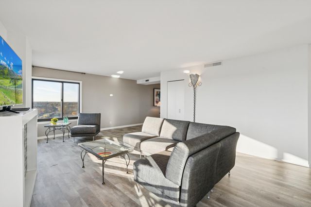 2950 Dean Parkway 1705, Minneapolis, MN 55416