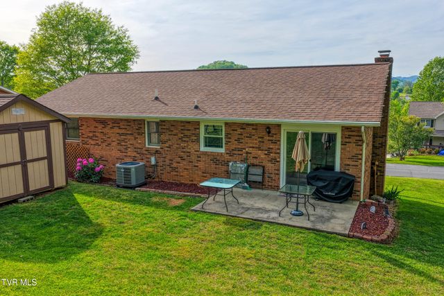 820 South Sherbrooke Circle, Mount Carmel, TN 37645