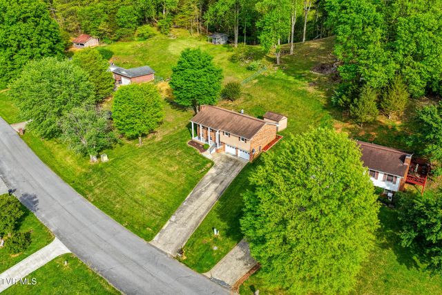 820 South Sherbrooke Circle, Mount Carmel, TN 37645