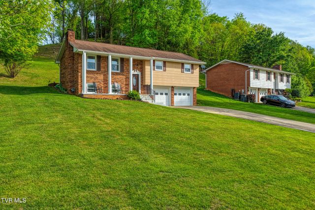 820 South Sherbrooke Circle, Mount Carmel, TN 37645