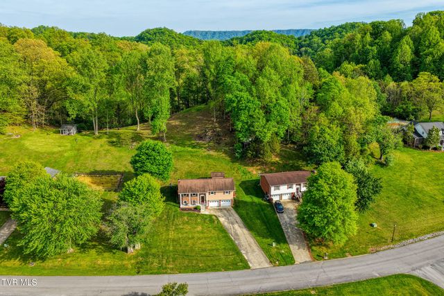 820 South Sherbrooke Circle, Mount Carmel, TN 37645