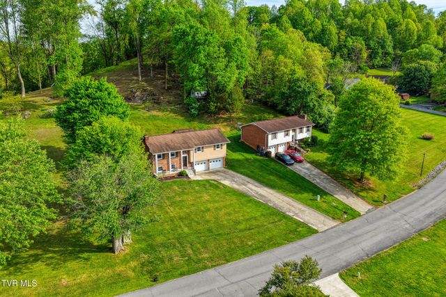 820 South Sherbrooke Circle, Mount Carmel, TN 37645