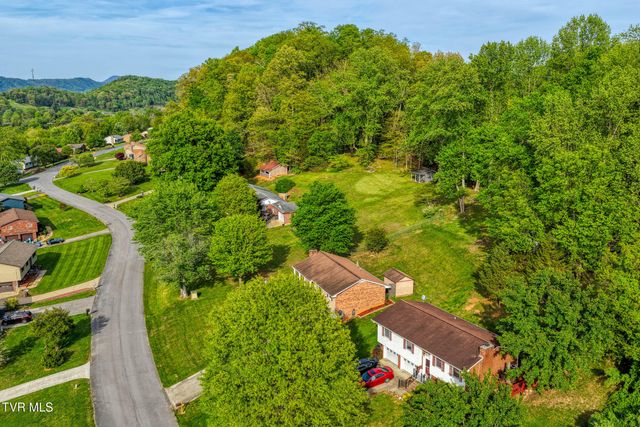 820 South Sherbrooke Circle, Mount Carmel, TN 37645