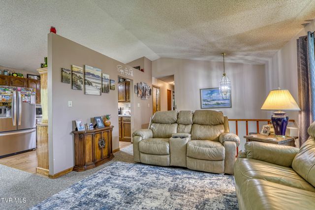 820 South Sherbrooke Circle, Mount Carmel, TN 37645