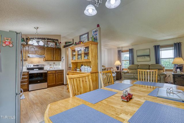 820 South Sherbrooke Circle, Mount Carmel, TN 37645