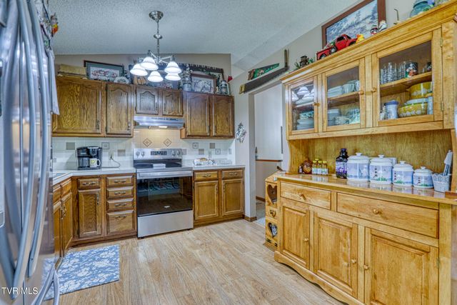 820 South Sherbrooke Circle, Mount Carmel, TN 37645