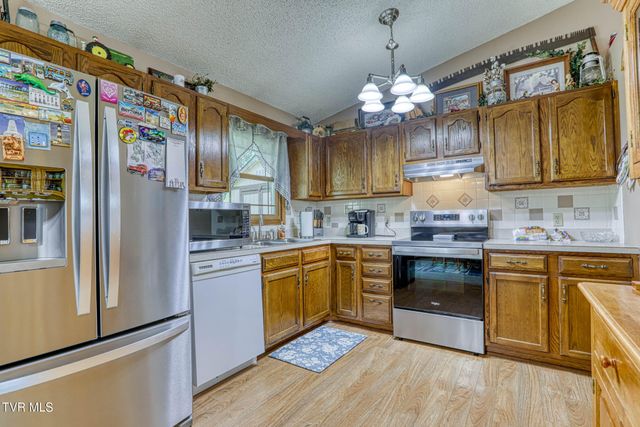 820 South Sherbrooke Circle, Mount Carmel, TN 37645