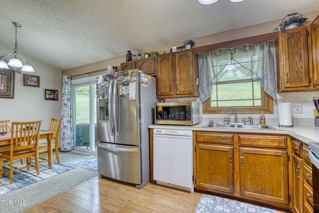 820 South Sherbrooke Circle, Mount Carmel, TN 37645