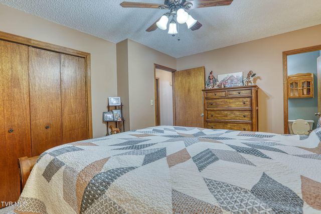 820 South Sherbrooke Circle, Mount Carmel, TN 37645