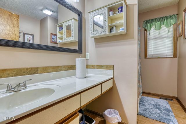 820 South Sherbrooke Circle, Mount Carmel, TN 37645