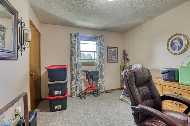 820 South Sherbrooke Circle, Mount Carmel, TN 37645