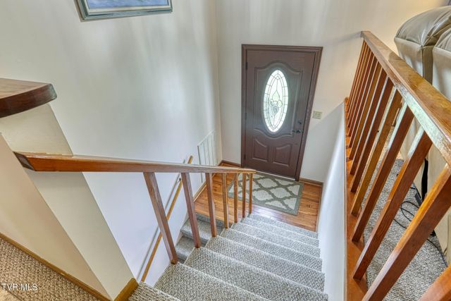 820 South Sherbrooke Circle, Mount Carmel, TN 37645