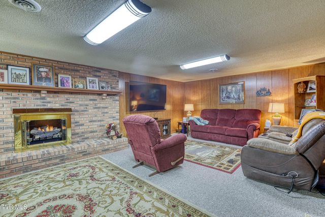 820 South Sherbrooke Circle, Mount Carmel, TN 37645