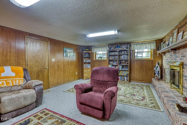 820 South Sherbrooke Circle, Mount Carmel, TN 37645