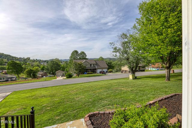 820 South Sherbrooke Circle, Mount Carmel, TN 37645