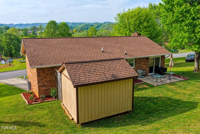 820 South Sherbrooke Circle, Mount Carmel, TN 37645