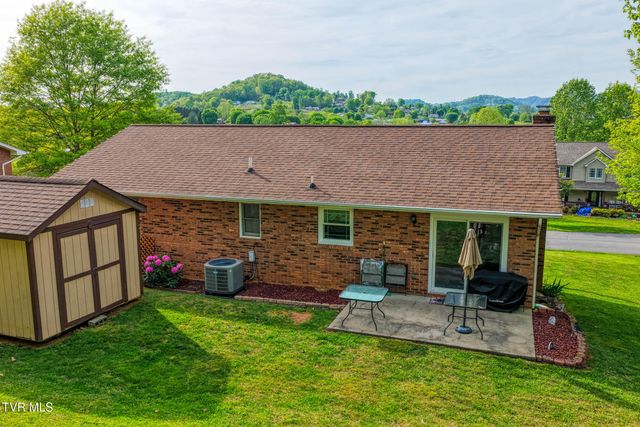 820 South Sherbrooke Circle, Mount Carmel, TN 37645