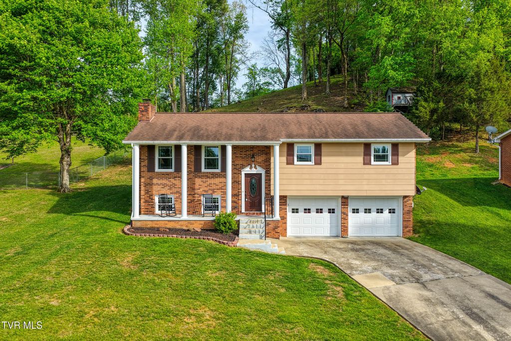 820 South Sherbrooke Circle, Mount Carmel, TN 37645