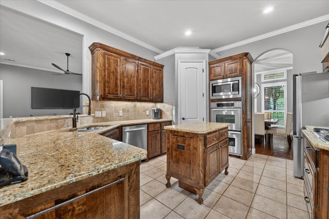 1005 Meadow Lark Lane, Weatherford, TX 76087