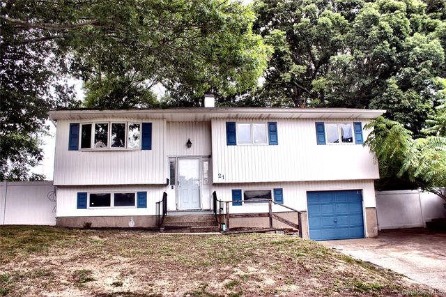 21 University Drive, Ronkonkoma, NY 11779