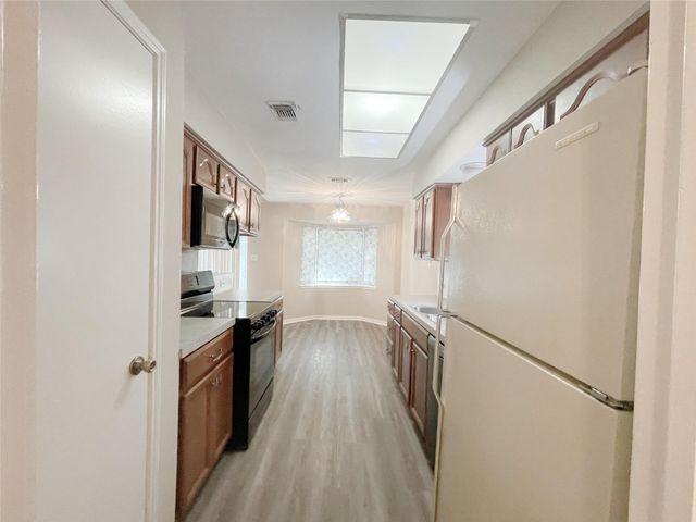 13 N Deerfoot Circle, The Woodlands, TX 77380