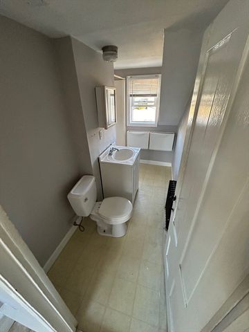 441 King Street G, Littleton, MA 01460