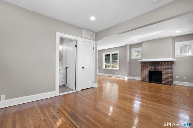 1025 Townsend Avenue, New Haven, CT 06512