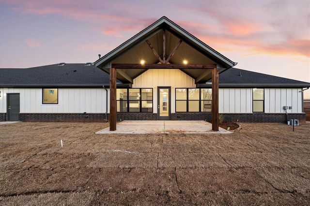 881 Meadow Park Drive, Guthrie, OK 73044