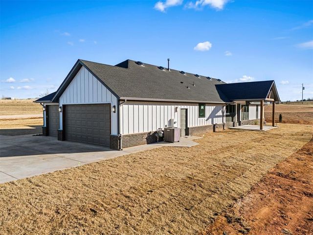 881 Meadow Park Drive, Guthrie, OK 73044