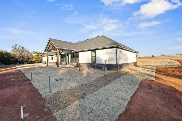 881 Meadow Park Drive, Guthrie, OK 73044