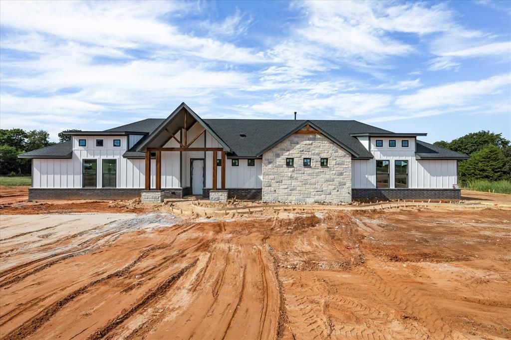 881 Meadow Park Place, Guthrie, OK 73044