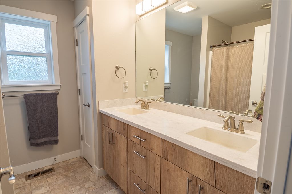 Image 10 of property listing at 316 Spring Street, Townsend, MT 59644