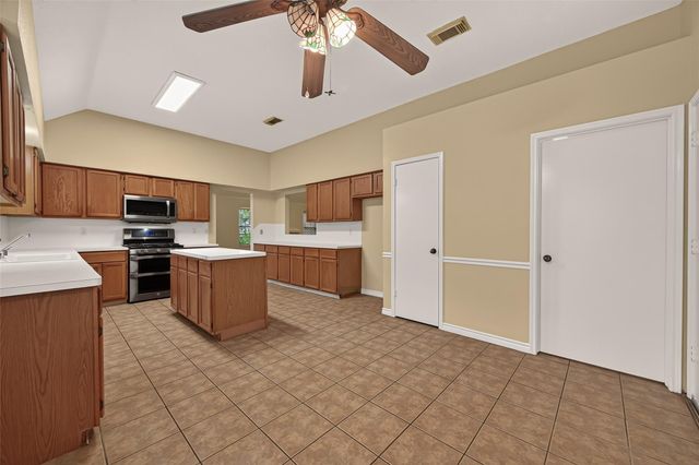 2743 N Larkspur Circle, Pearland, TX 77584