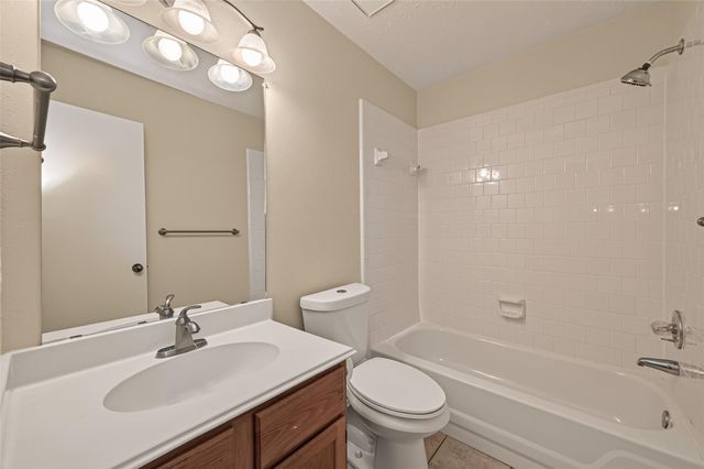 2743 N Larkspur Circle, Pearland, TX 77584