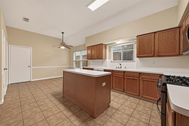 2743 N Larkspur Circle, Pearland, TX 77584