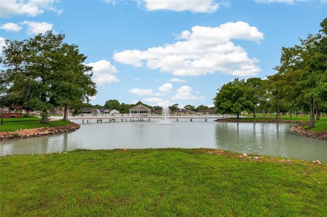 2743 N Larkspur Circle, Pearland, TX 77584
