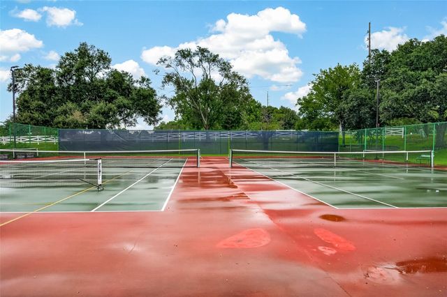 2743 N Larkspur Circle, Pearland, TX 77584