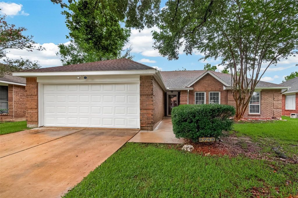 2743 N Larkspur Circle, Pearland, TX 77584