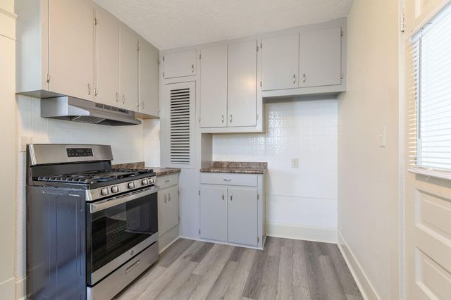 735 S Missouri Avenue, Springfield, MO 65806