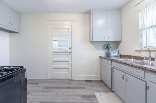 735 S Missouri Avenue, Springfield, MO 65806