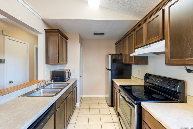 9140 Timber Path Unit 2204, San Antonio, TX 78250